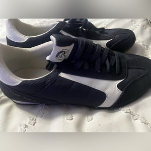 Men’s size 10 navy diesel sneakers